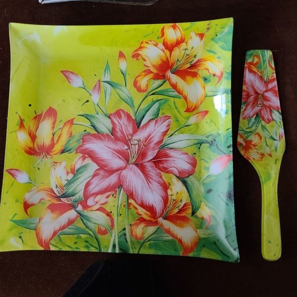 OCCASIONS-Home Life Collection- Fabulous Cake/Serving set - Picture 2 of 3